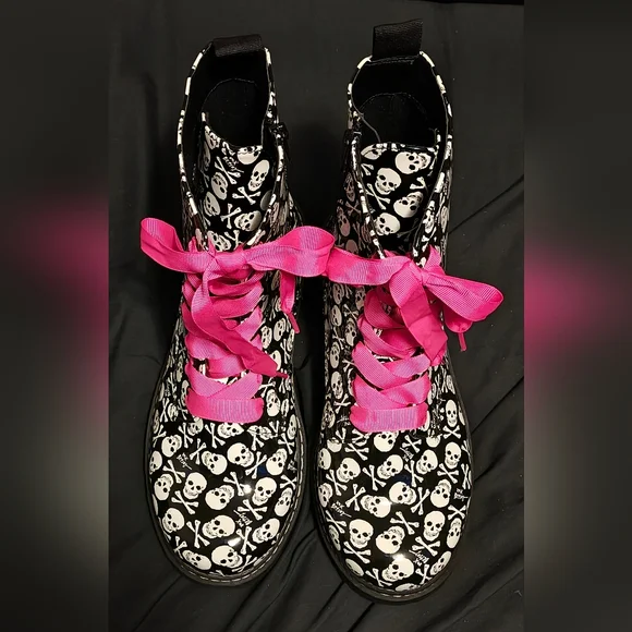 Torrid Betsy Johnson Combat Boot Black Skull Faux Patent Leather (WW) Size 11 - Picture 6 of 15